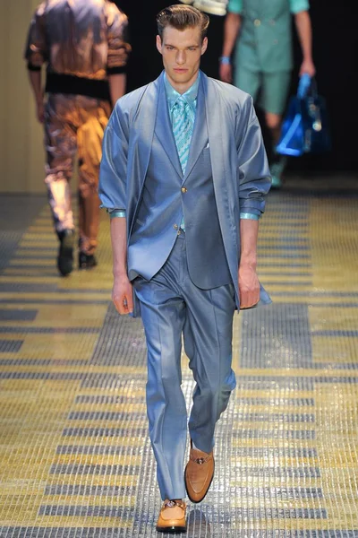 Look 13